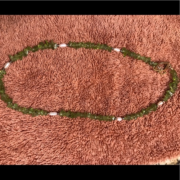 unbranded Jewelry - Green Citrine Necklace with toggle clasp
